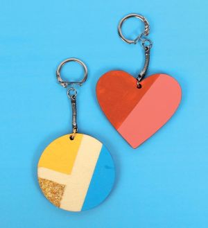 Graine Cr&eacute;ative Sleutelhanger hout, assortiment vormen, diameter 55 mm, zakje van 10 stuks