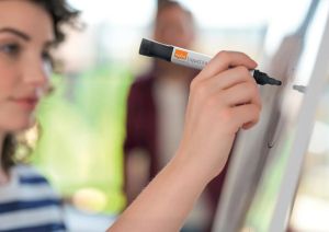 Nobo Witbordstift Geassorteerde kleuren: zwart, groen, rood en blauw, blister van 4 stuks