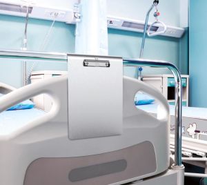 MAUL klemplaat aluminium Medic A4 staand, rond gebogen ophanging aan de korte zijde, RVS klem