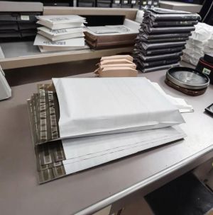 Verzendenvelop ft 520 x 585 + 70 mm, met retoursluiting, 55 micron, doos van 500 stuks