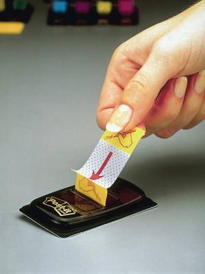 Post-it Index 'Sign Here', ft 25,4 x 43,2 mm, d&eacute;vidoir avec 50 cavaliers