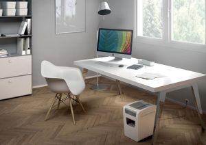Leitz IQ Slim Home Office Papiervernietiger P4