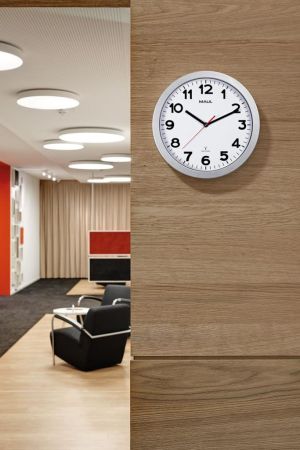 MAULstep wandklok, radiogestuurd, diameter 30 x 5 cm, kunststof kader, zilver