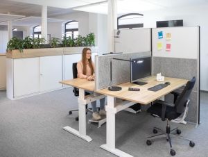 MAULconnecto scheidingswand, 1 x whiteboard, 2 x donkergrijs, frame zilver, voet