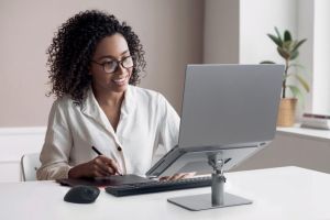 Kensington universele laptopstandaard, traploos verstelbaar, aluminium