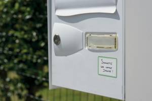 Avery Family weerbestendige etiketten, ft 4,5 x 6,5 cm, etui met 16 etiketten in geassorteerde kleuren